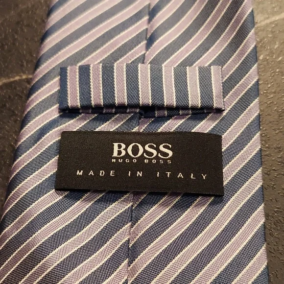 Excellent Used Condition Men's HUGO BOSS Italian Made 100% Silk Skinny Necktie - Picture 2 of 7